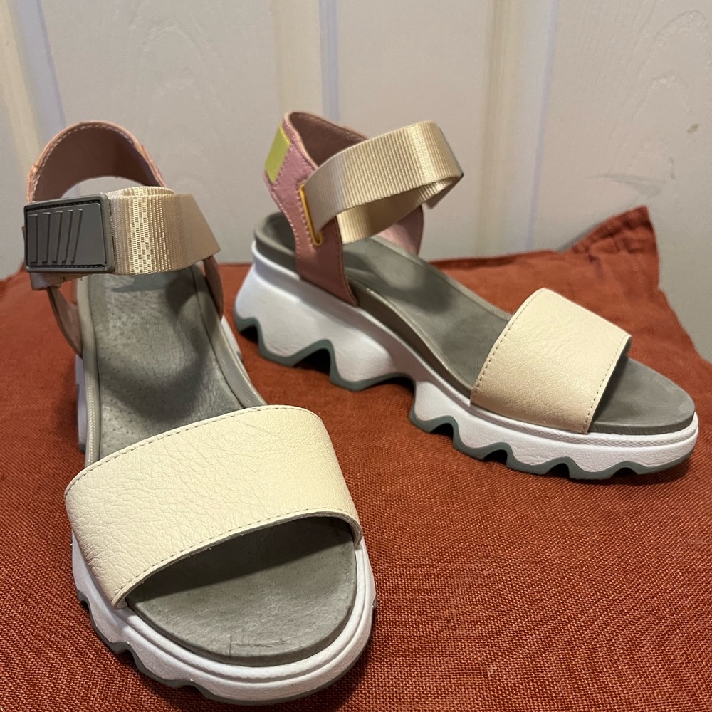 Sorel Kinetic Sandal - Picture 2 of 5